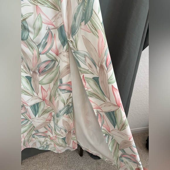 Lulu’s Thriving Moment White Floral Print Puff Sleeve Cutout Midi Dress, Medium - Picture 14 of 16